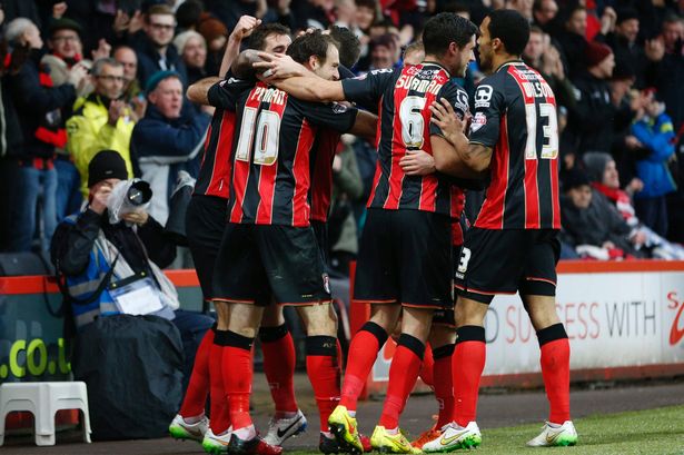 VIDEO: Cú đá phạt góc thành bàn của cầu thủ Bournemouth vào lưới MU
