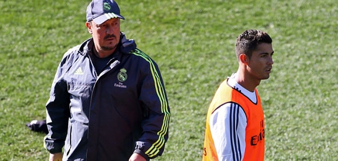 Ronaldo nổi giận vì bị Benitez chê... đá phạt kém