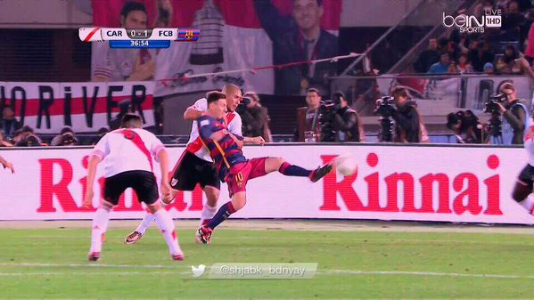 VIDEO: Messi dứt điểm tinh tế mở tỷ số vào lưới River Plate