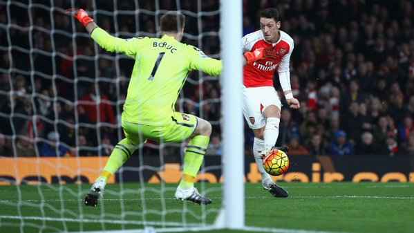 VIDEO: Ngất ngây với màn trình diễn của Ozil trước Bournermouth