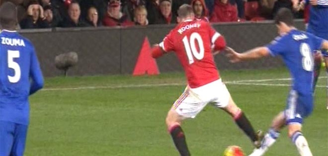 Rooney xin lỗi Oscar sau pha vào bóng thô bạo