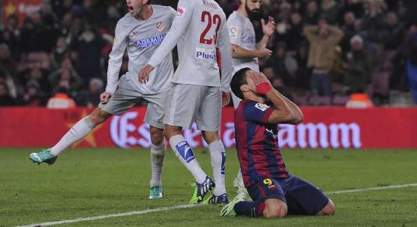VIDEO: Pha bỏ lỡ hiếm hoi của Luis Suarez từ khoảng cách 2m