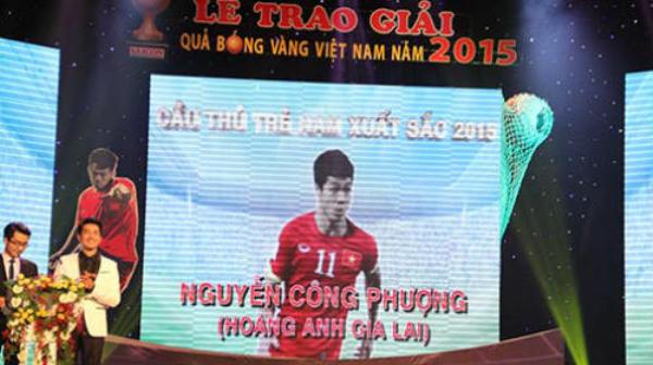 VIDEO: Tranh cãi quanh giải thưởng cầu thủ trẻ xuất sắc của Công Phượng