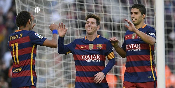 Messi lập hattrick giúp Barcelona hủy diệt Granada