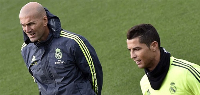 Zidane lần đầu nói về tương lai Ronaldo trên cương vị HLV