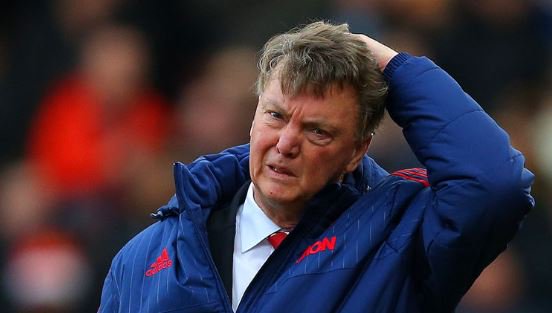 VIDEO: HLV Van Gaal 'phát điên' trước 2 pha bỏ lỡ khó tin của cầu thủ MU