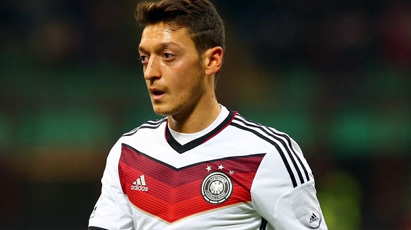 Mesut Ozil giành danh hiệu cao quý của nước Đức