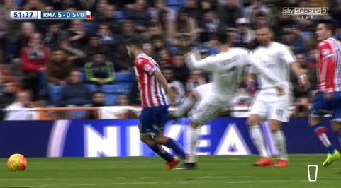 VIDEO: Ronald thoát thẻ dù chơi xấu cầu thủ Gijon
