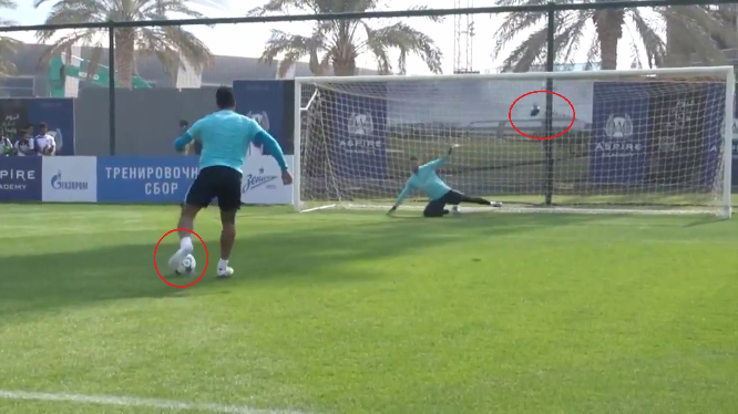 VIDEO: 'Tuyệt chiêu' sút pen giương đông kích tây độc đáo của Hulk