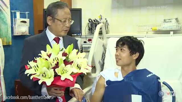 VIDEO: Đại sứ đặc mệnh toàn quyền Việt Nam thăm chúc mừng sinh nhật Công Phượng