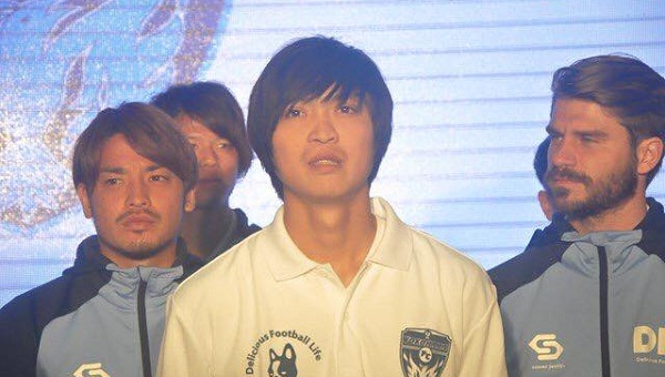 HLV Yokohama FC cảnh báo Tuấn Anh