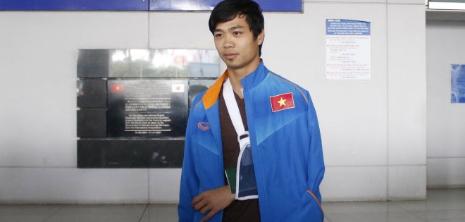 Vừa về Việt Nam, Công Phượng đã vào viện tái khám