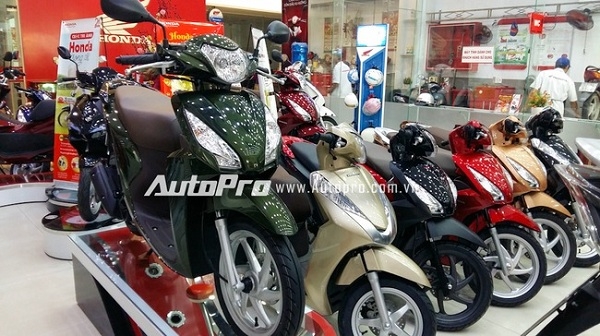 Xe máy 'đội giá' đón Tết, Honda SH tăng 20 triệu Đồng