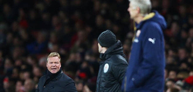 HLV Wenger cãi lộn với Koeman trong đường hầm