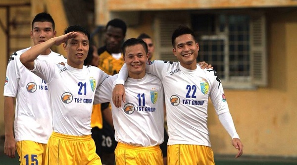 Sao Hà Nội T&T đón năm mới trên máy bay