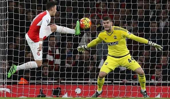 Đến Ozil còn chẳng thể giúp Arsenal chiến thắng