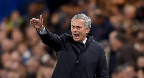 HLV Mourinho tiến gần tới chiếc ghế nóng của MU