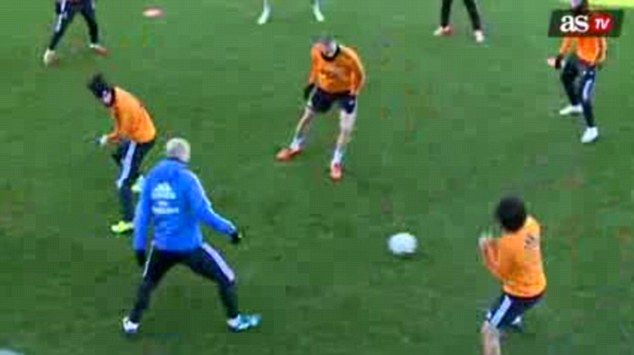 VIDEO: Cách HLV Zidane biến Real thành 1 đội bóng đầy mê hoặc