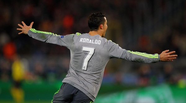 VIDEO: Pha giật gót ghi bàn đẳng cấp của Ronaldo trước Roma