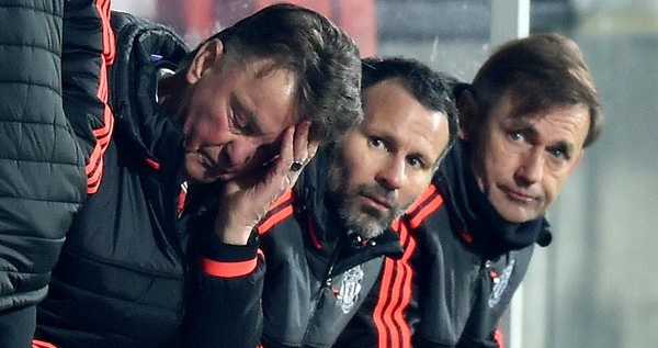 CĐV Man Utd đòi sa thải HLV Van Gaal