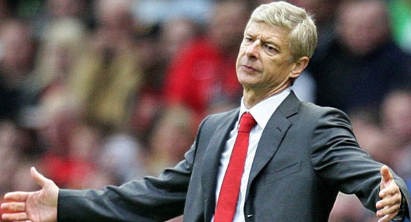HLV Wenger thừa nhận cấm học trò đến MU