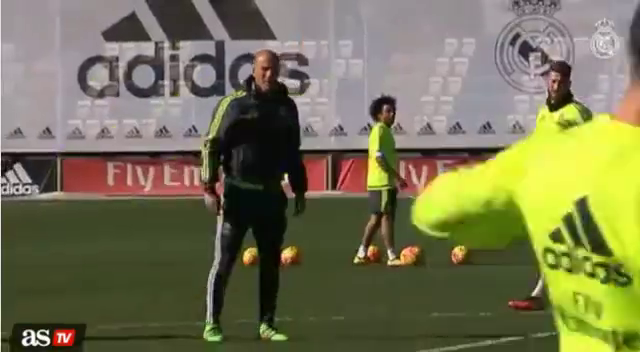 VIDEO: Pha ghi bàn ngẫu hứng của Jese Rodriguez trên sân tập Real