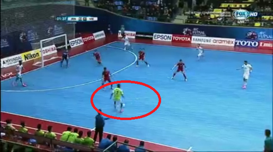 VIDEO: Thủ môn Iran bỏ cả khung thành để quyết tâm vùi dập Việt Nam