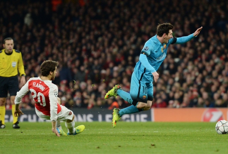 Video bàn thắng: Arsenal 0-2 Barcelona (Vòng 1/8 Champions League)