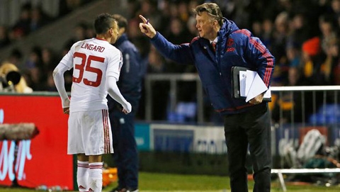 Tiết lộ: Van Gaal tra khảo từng cầu thủ MU