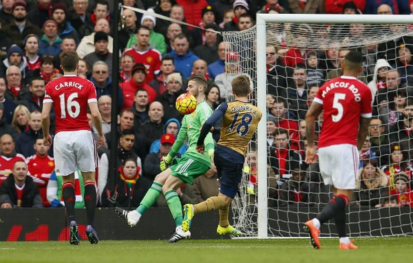 VIDEO: Tình huống Nacho Monreal đối mặt thủ thành De Gea
