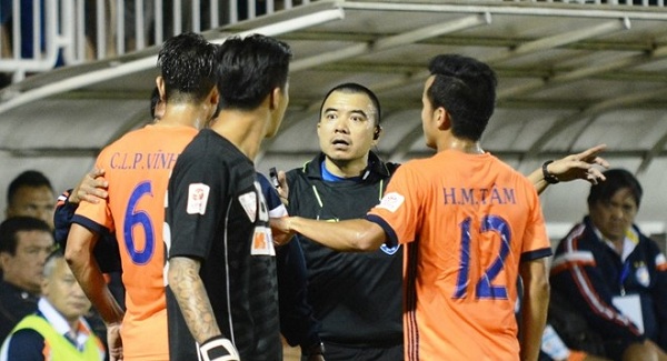 Chuyên gia Nguyễn Thành Vinh: Trận HAGL có vấn đề