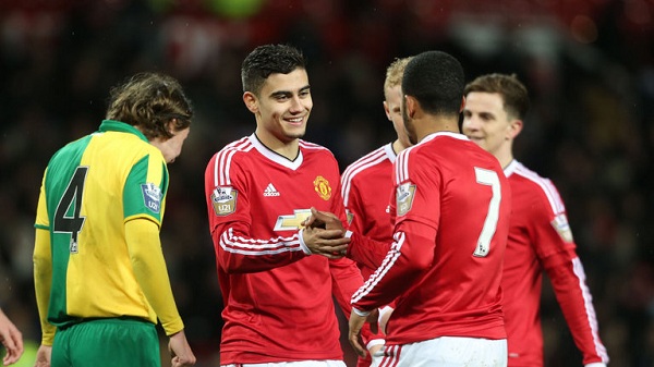 HLV Van Gaal đưa tin xấu về hàng tiền đạo Man Utd