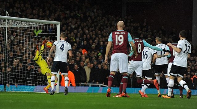 Video bàn thắng: West Ham 1-0 Tottenham (Vòng 28 - Ngoại hạng Anh)