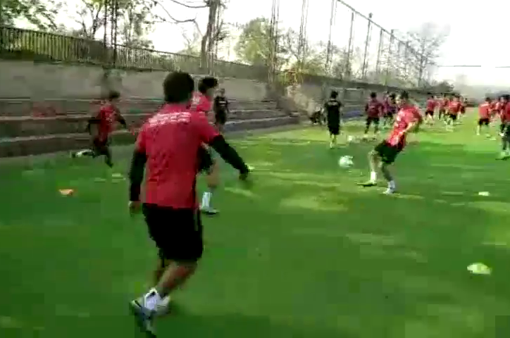 VIDEO: Bài tập phối hợp 1 chạm mãn nhãn của Messi Thái và đồng đội