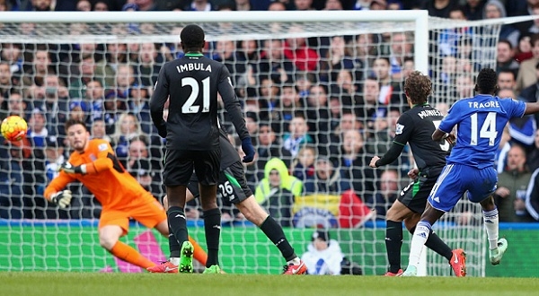 Thủ môn mắc lỗi, Chelsea đánh rơi chiến thắng đáng tiếc