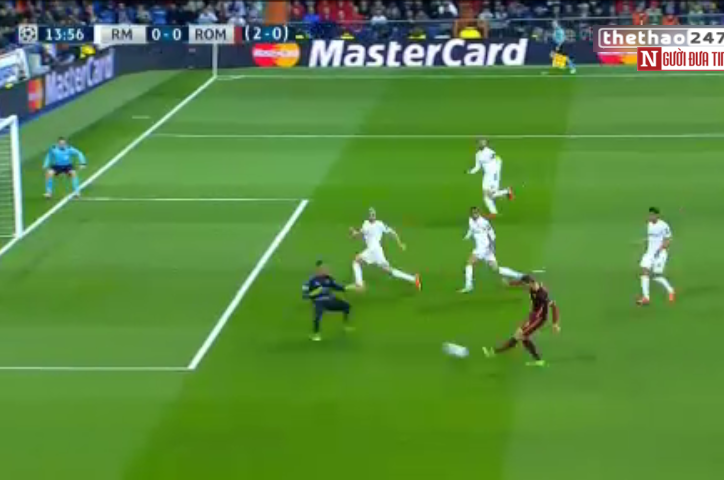 VIDEO: Dzeko bỏ lỡ đáng tiếc trong tình huống đối mặt với Navas