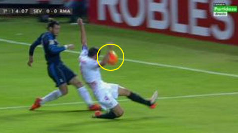 VIDEO: Real Madrid mất trắng một quả penalty
