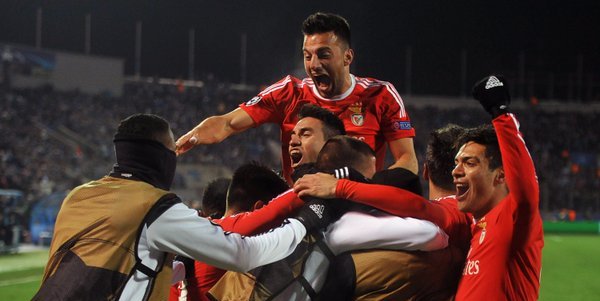 Video bàn thắng: Zenit 1-2 Benfica (Vòng 1/8 Champions League)