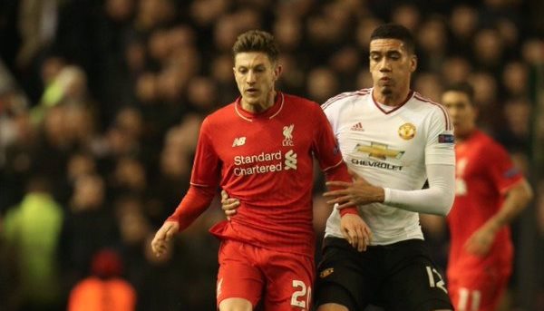 VIDEO: Adam Lallana xử lý tinh tế biến 2 cầu thủ MU thành gã hề