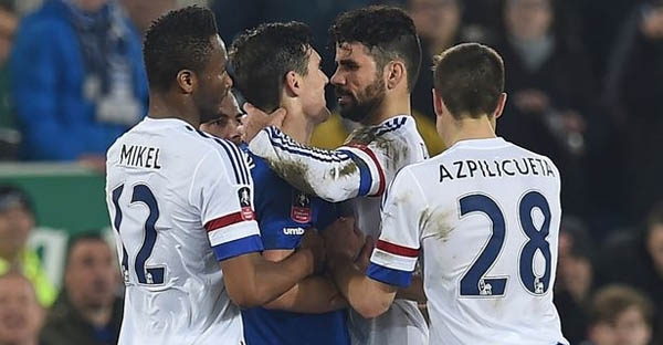 Không cắn người, Diego Costa vẫn khó thoát án phạt