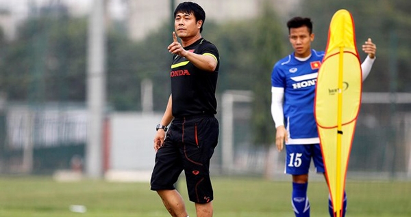 ĐT Việt Nam vs Hà Nội T&T: HLV Hữu Thắng trổ tài