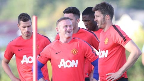 Van Gaal gặp sếp MU, nhiều sao có thể ra đường