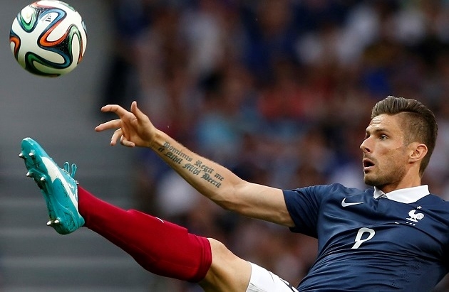 VIDEO: Giroud xử lý bóng tinh tế như Ronaldinho trong màu áo tuyển Pháp