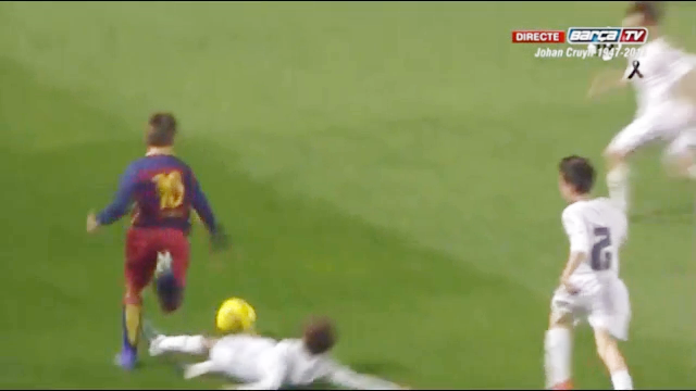 VIDEO: Xem cặp đôi Messi - Iniesta mới 'hành hạ' các sao nhí Real