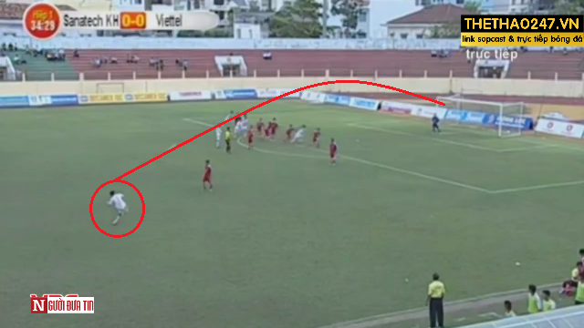 VIDEO: Tiền đạo U19 Viettel tái hiện pha sút phạt để đời của Ronaldinho 2002