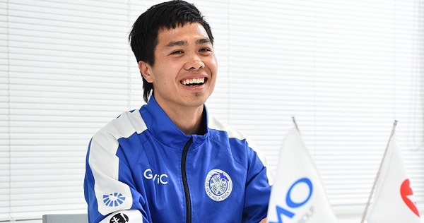 Công Phượng tất bật chạy 'show’ tại Nhật Bản