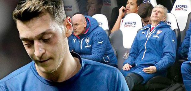 HLV Wenger thất vọng vì Ozil… đầu hàng quá sớm