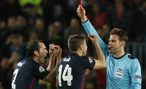 VIDEO: Lối đá rắn kinh hoàng của cầu thủ Atletico với Barca