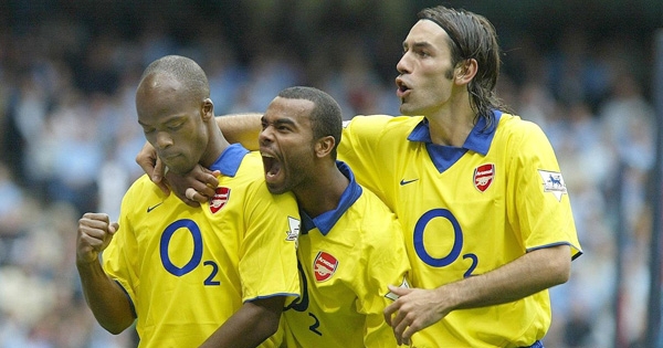 Huyền thoại Arsenal tái xuất sân cỏ ở tuổi 41