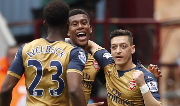 VIDEO: Bàn mở tỷ số của Ozil vs West Ham